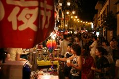 溫泉夜市
